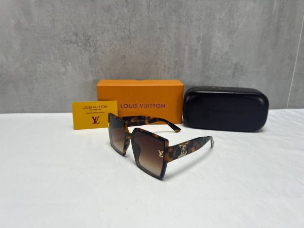 Louis Vuitton Men's Women's Luxury Frame Sunglass AAA Sale UK	Man Woman First Copy Fakes Reps Cheap Price Sunglasses Men Women 1st Copies Eyewear Rep 1:1 LV Brand Logo Fake Replica Plastic Square Frame Duplicate 1 to 1 Unisex Brown