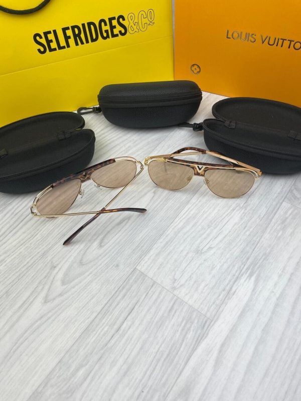 Louis Vuitton Men's Women's Designer Reps Sunglasses Sale UK	Man Woman First Copy Replica Cheap Price Sunglass Men Women Luxury Eyewear Rep Unisex 1st Copies Curved Frame Fakes 1:1 Gold LV Brand Logo Fake AAA Duplicate 1 to 1 Brown