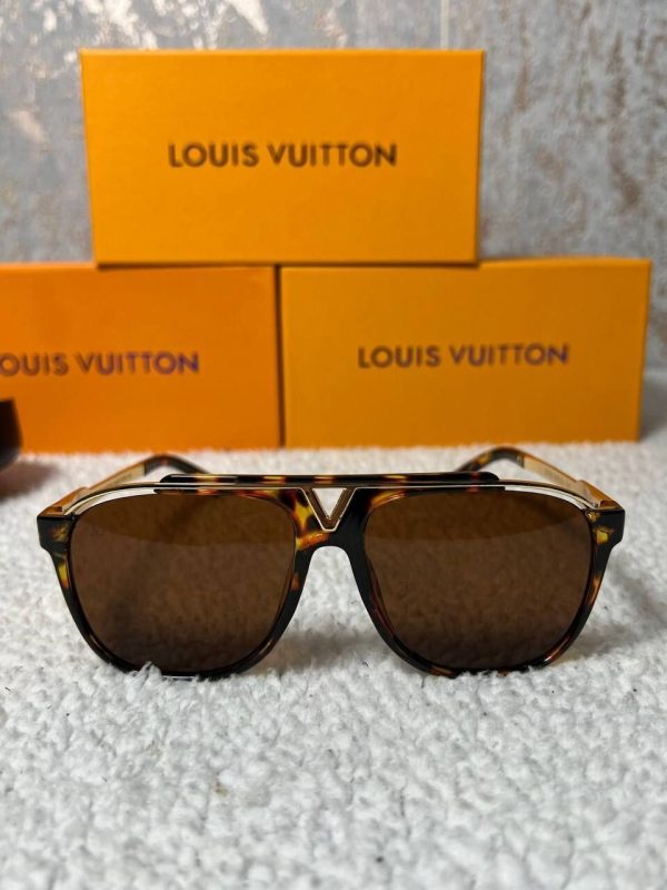 Louis Vuitton Men's Women's Designer Retro Sunglasses Sale UK	Man Woman First Copy Fakes Reps Cheap Price Sunglass Men Women 1st Copies Rep 1:1 LV Brand Logo Luxury Fake Replica Plastic Square Frame Eyewear Duplicate 1 to 1 AAA Brown