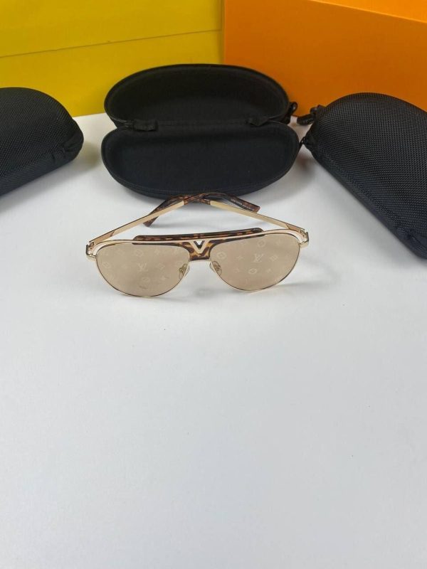 Louis Vuitton Men's Women's Designer Sunglasses Fake Sale UK	Man Woman First Copy Replica Gold Metal Sunglass Luxury Cheap Price Eyewear Men Women Fashion Aviator Frame 1st Copies Rep 1:1 AAA LV Brand Logo Fakes Reps Duplicate 1 to 1 Beige Gold