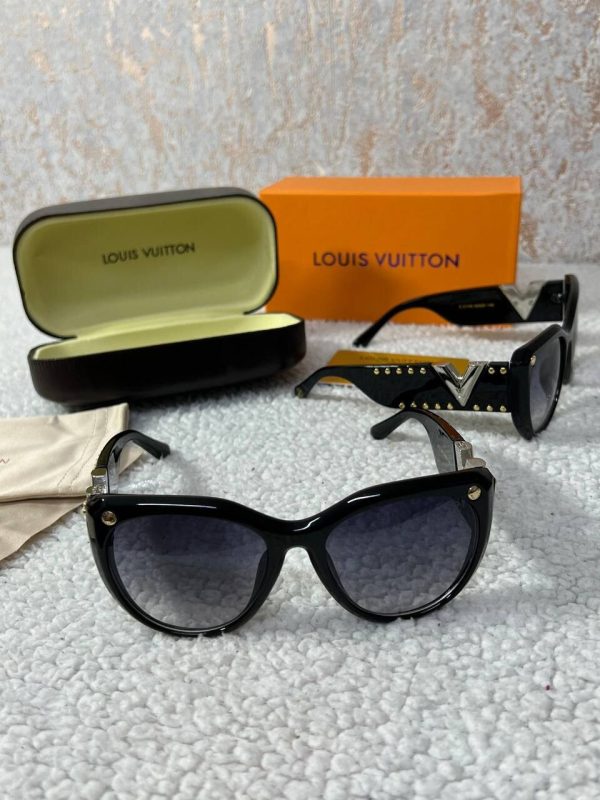 Louis Vuitton Men's Women's Luxury Sunglasses Fake AAA Sale UK	Man Woman First Copy Replica Cheap Price Sunglass Men Women 1st Copies Rep Round Frame Eyewear 1:1 LV Brand Logo Fakes Reps Designer Duplicate Driving 1 to 1 Eyewears Black