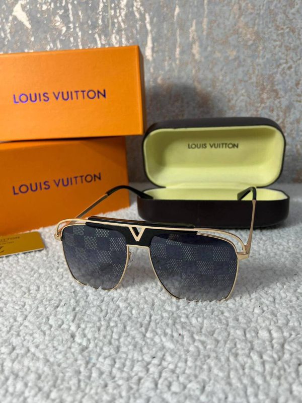 Louis Vuitton Men's Women's Designer Fake Sunglasses Sale UK	Man Woman First Copy Rep Cheap Price Fakes Replica Sunglass Men Women 1st Copies Luxury Metal Frame Reps Eyewear 1:1 Glasses 1 to 1 AAA LV Brand Logo Duplicate Black Grey