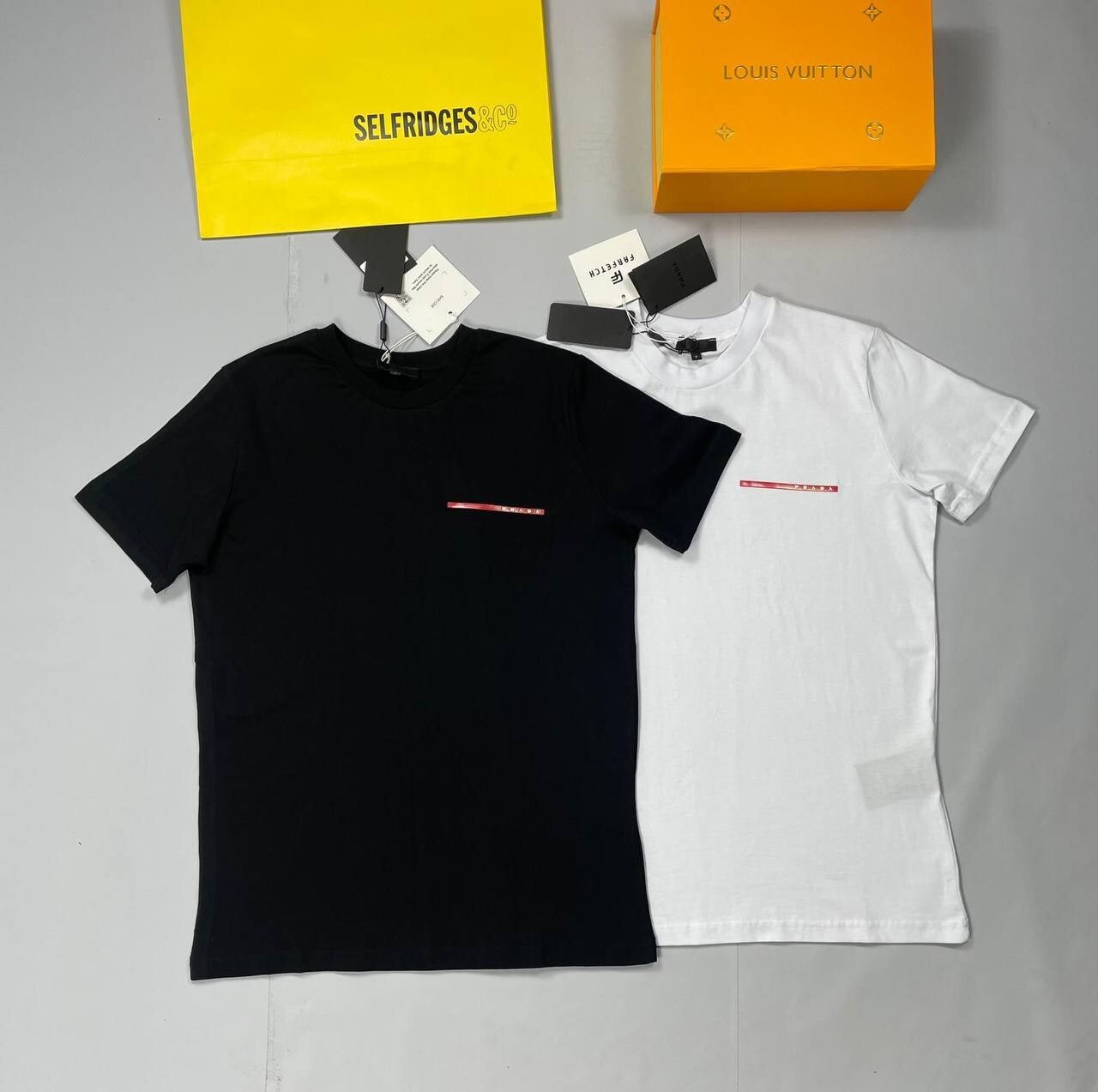 Prada Milano Men Women Replica T-shirts Logo Rep AAA Sale UK	Man Woman First Copy Fakes Replica T-shirt Men's Women's Cheap Price Luxury Tee Shirt 1st Copies Tshirts Designer T Shirts 1:1 Brand 1 to 1 Tshirts Fake Reps Duplicate Black White