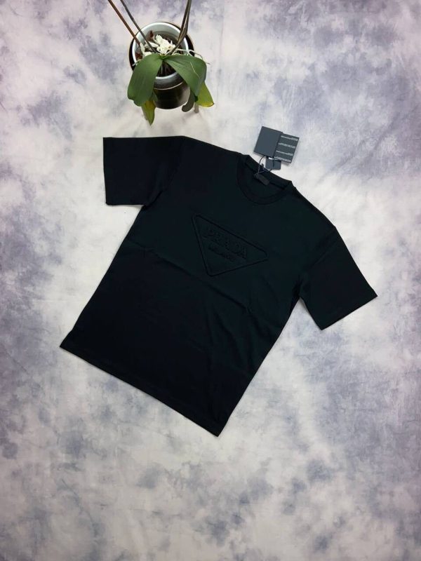 Prada Milano Men's Women's Designer Fake Rep T-shirts Sale UK	Men Women First Copy Cheap Price Replica T-shirt Man Woman Casual Tee Shirt 1st Copies Luxury T Shirts 1:1 3D Brand Logo 1 to 1 Tshirts Fakes Tshirt AAA Duplicate Black