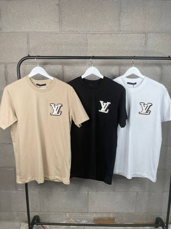 Louis Vuitton Men's Women's Designer Fake Rep Tshirt Sale UK	Men Women First Copy Reps T-shirts Man Woman Cheap Price Fakes Replica Tee Shirt 1st Copies LV Brand Logo Luxury T Shirts 1:1 Unisex Tshirt Original Tshirts Duplicate Beige Black White