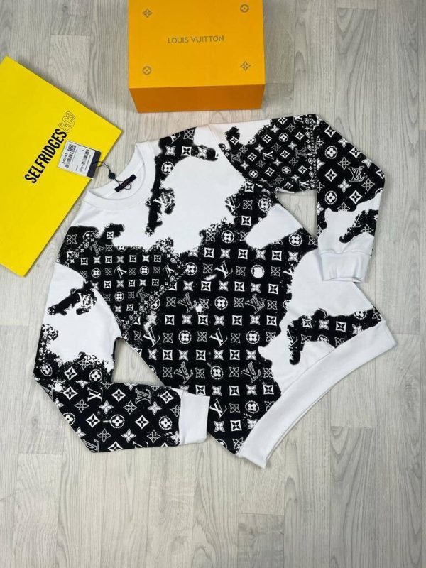 Louis Vuitton Men's Women's Designer Bandana Jumpers Sale UK	Men Women First Copy Replica Jumper Man Woman Cheap Price Fakes Reps Knitwear 1st Copies 1:1 Luxury Fake Rep Sweatshirts LV Brand Logo 1 to 1 Sweaters AAA Duplicate White Black