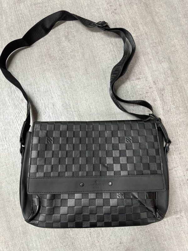 LV District Messenger Bag in Black Color