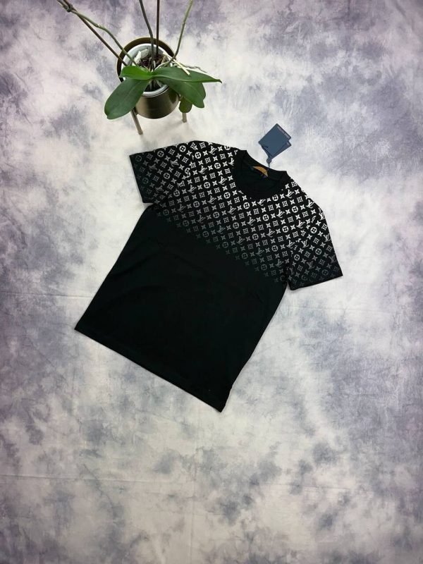 Louis Vuitton Men's Women's Designer Reps AAA T-shirt Sale UK	Men Women First Copy Replica T-shirts Man Woman Cheap Price Rep Fake Tee Shirt 1st Copies Fakes LV Brand Logo 1:1 Unisex T Shirts Luxury Tshirt Duplicate Tshirts Black