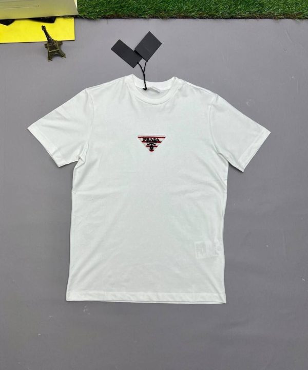 Prada Milano Men's Women's Fake Replica T-shirts AAA Sale UK	Men Women First Copy T-shirt Man Woman Cheap Price Casual Tee Shirt 1st Copies Luxury Crew Neck T Shirts 1:1 Brand Logo 1 to 1 Tshirts Fakes Blend Tshirt Duplicate White