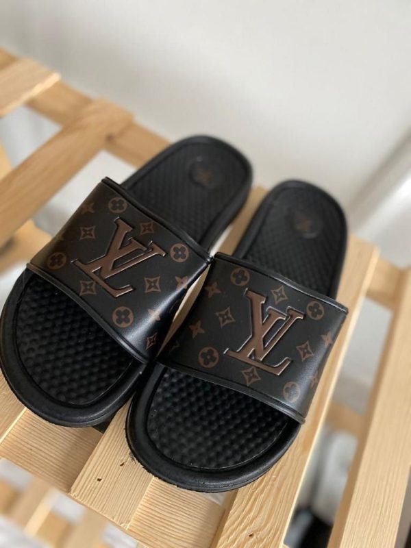 Louis Vuitton LV Men's Designer Sliders Fake Rep AAA Sale UK	Man First Copy Replica Slider Mens Cheap Price Fakes Reps Flip Flop 1st Copies Sandals Boys 1:1 Brand Logo Luxury Casual Pool Slides 1 to 1 Slippers Duplicate Mules Black