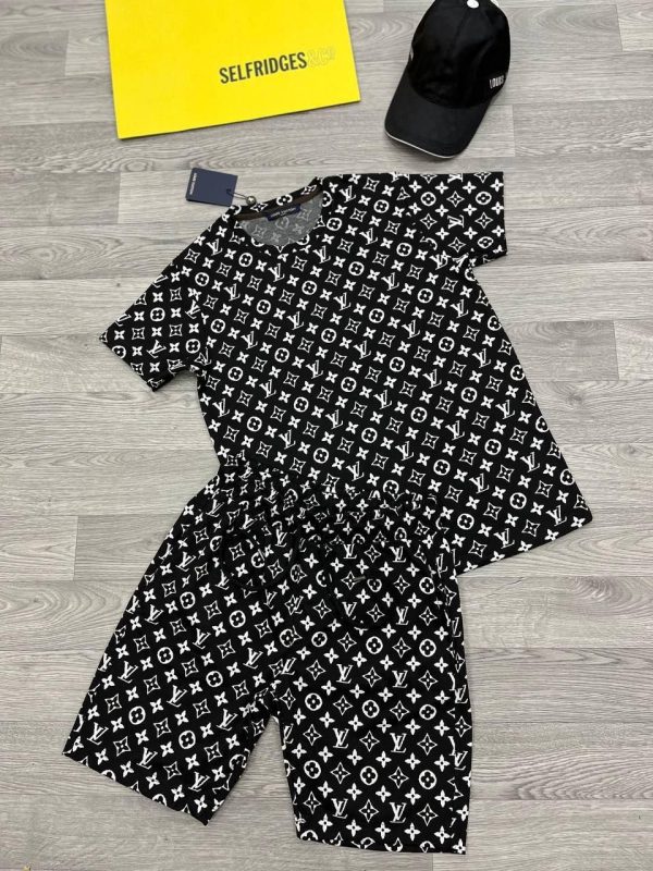 Louis Vuitton Men's LV Designers T-shirts Shorts Set Sale UK	Man First Copy Replica Tshirt Short Sets Cheap Price Rep Men Reps T Shirt Pant 1st Copies 1:1 Fake Brand Logo Luxury Outfit Fakes Monogram Boys Duplicate AAA Original Black