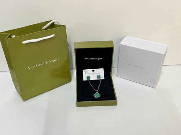 Van Cleef & Arpels Four Leaf Clover Green Necklace & Earrings