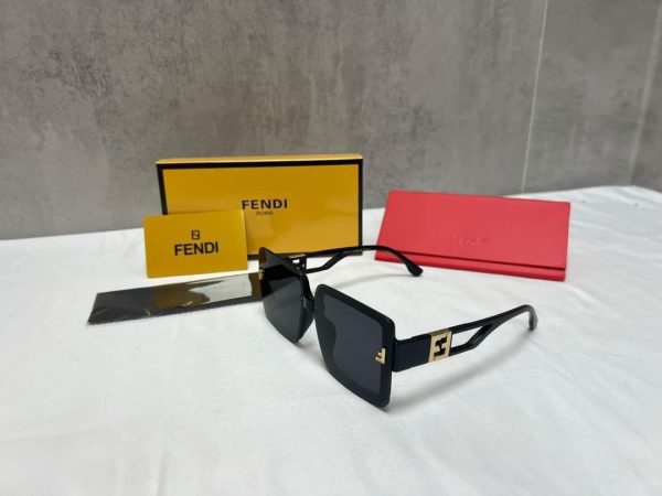 Fendi Sunglasses Square Frame Dark Black