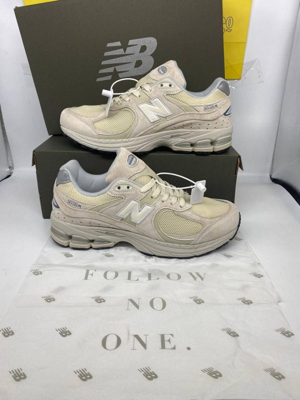 New Balance 2002R Trainers Beige For Men's