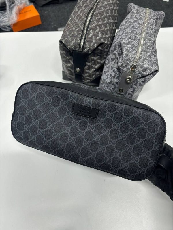 Gucci Men's Interlocking GG Supreme Toiletry Bag Rep Sale UK	Man First Copy Replica Cheap Price Reps Boys Canvas Leather Bags Wallet Cutch 1st Copies Designer Luxury Wallets Travel Brand Logo Monogram Double G Large Capacity Duplicate