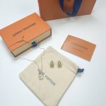 Louis Vuitton Women's Lock Necklace Earrings Fake Rep Sale UK	Woman First Copy Cheap Price Replica Padlock Pendant Girls 1st Copies Luxury 1:1 Jewellery Fashion Fakes Reps White Crystal Jewelry 1 to 1 LV Brand Logo AAA Duplicate Silver