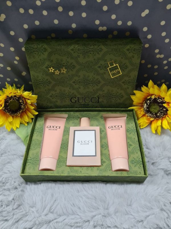 Gucci Bloom Women's Perfume Gift Set EDP Replica AAA Sale UK	Woman First Copy Reps Cheap Price Fake 1:1 Eau Da Parfum Women Fragrance Gifts Sets Luxury Giftset Fragrances 1st Copies Fashion Casual Rep Fakes GG Brand Logo Designer