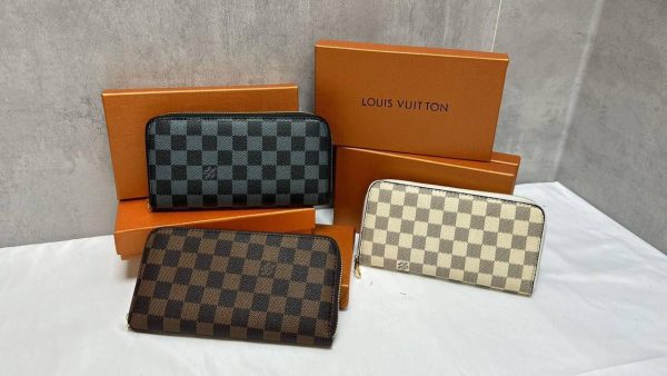 Louis Vuitton Zippy Organizer Ladies Purse in Different Colors