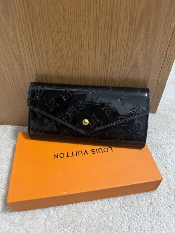 Louis Vuitton Ladies Purse in Black Color