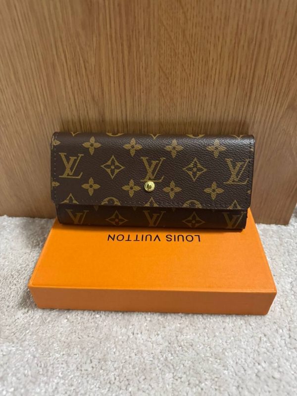 Louis Vuitton Logo Printed Ladies Purse in Brown Color