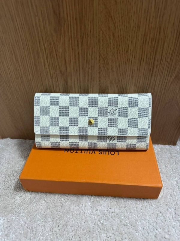 LOUIS VUITTON Damier Ladies Purse in White Color