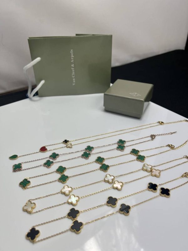 Van Cleef & Arpels Necklaces Four Leaf Clover For Women's in Different Colors